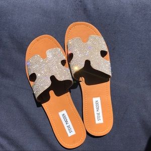 NewIN Steve madden sandals